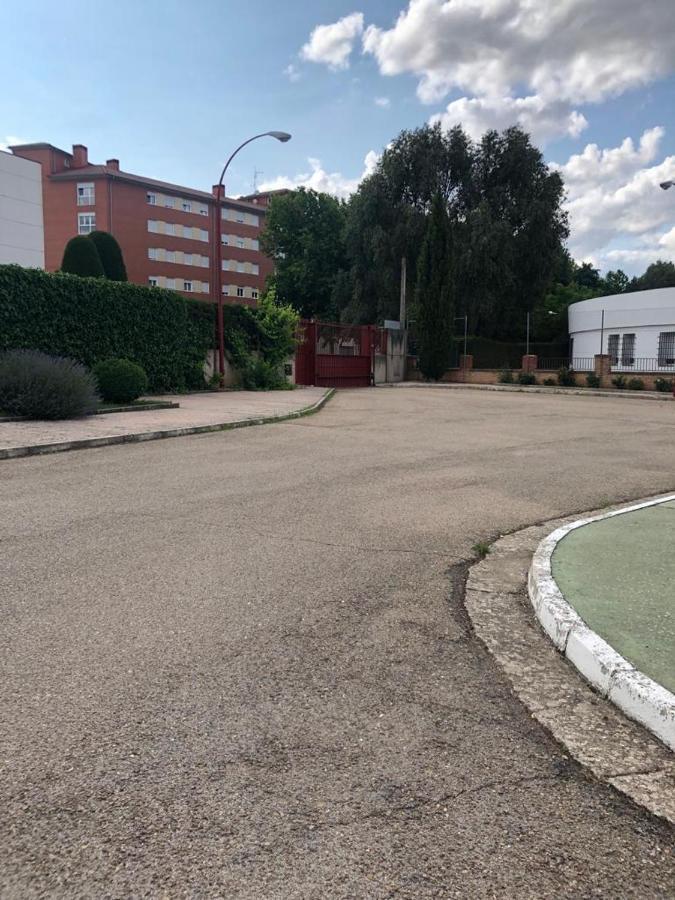 הוסטל Burgo Residencia Hospital Del Rey מראה חיצוני תמונה